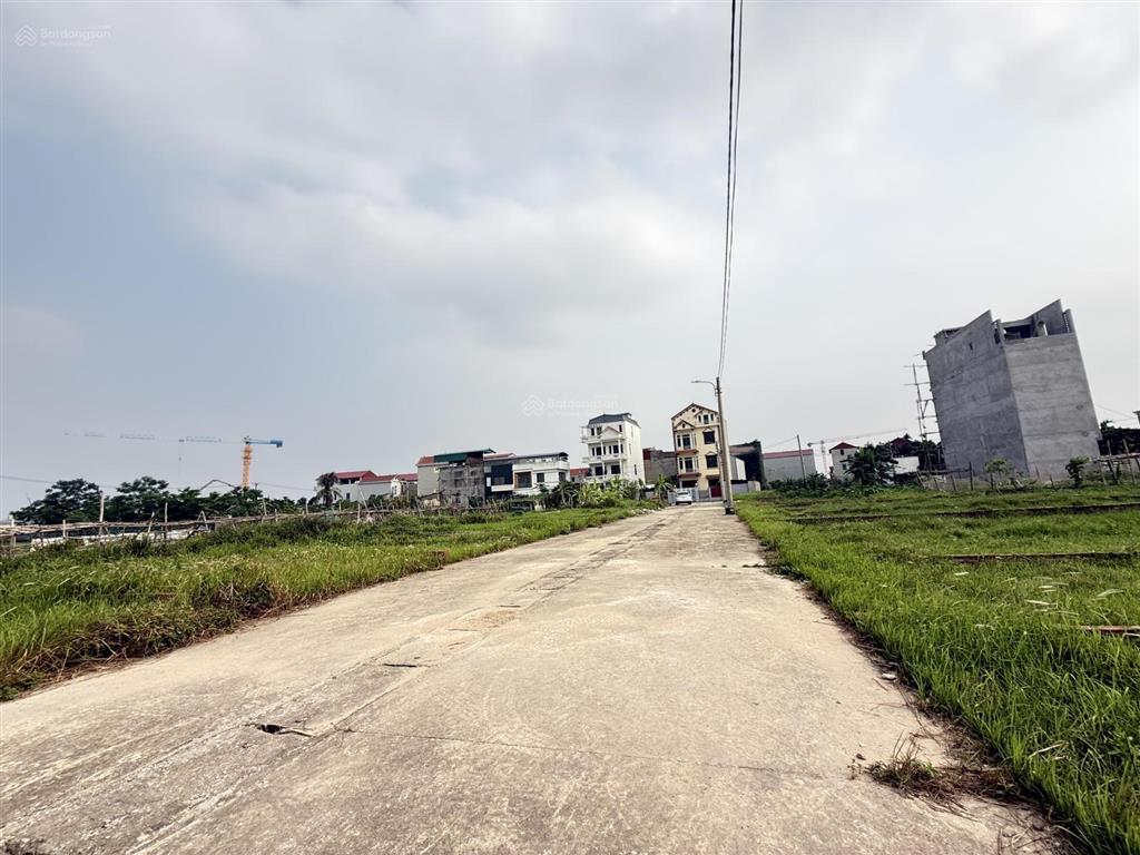 Lô đất đấu giá x1 sơn du (thôn đồng) nguyên khê, đông anh  ngay cổng bộ công an co3 đang xây
