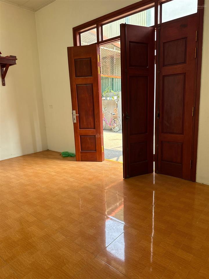 Giá hơn 3 tỷ lô góc nở hậu, có nhà sẵn, sát kcn nguyên khê