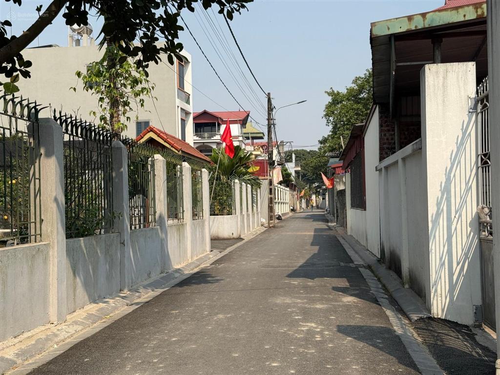 Chủ bán gấp hơn 2 tỷ có đất đẹp gần hồ điều hòa thư lâm đường nhạn, thư lâm vị trí đẹp