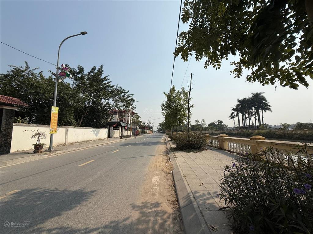 Chủ bán gấp hơn 2 tỷ có đất đẹp gần hồ điều hòa thư lâm đường nhạn, thư lâm vị trí đẹp