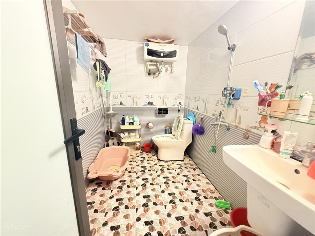 Nhà 3 tầng đẹp phúc lộc vườn đào  dành cho khách thích ở trung tâm đông anh  giá hơn 6 tỷ.