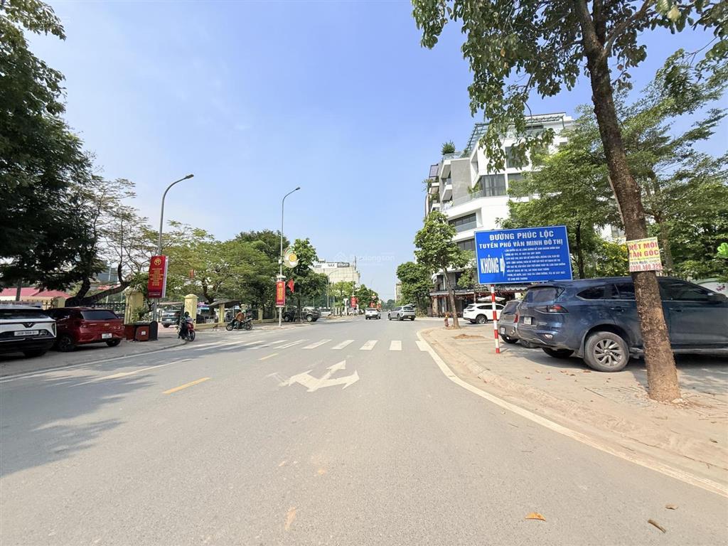 Nhà 3 tầng đẹp phúc lộc vườn đào  dành cho khách thích ở trung tâm đông anh  giá hơn 6 tỷ.