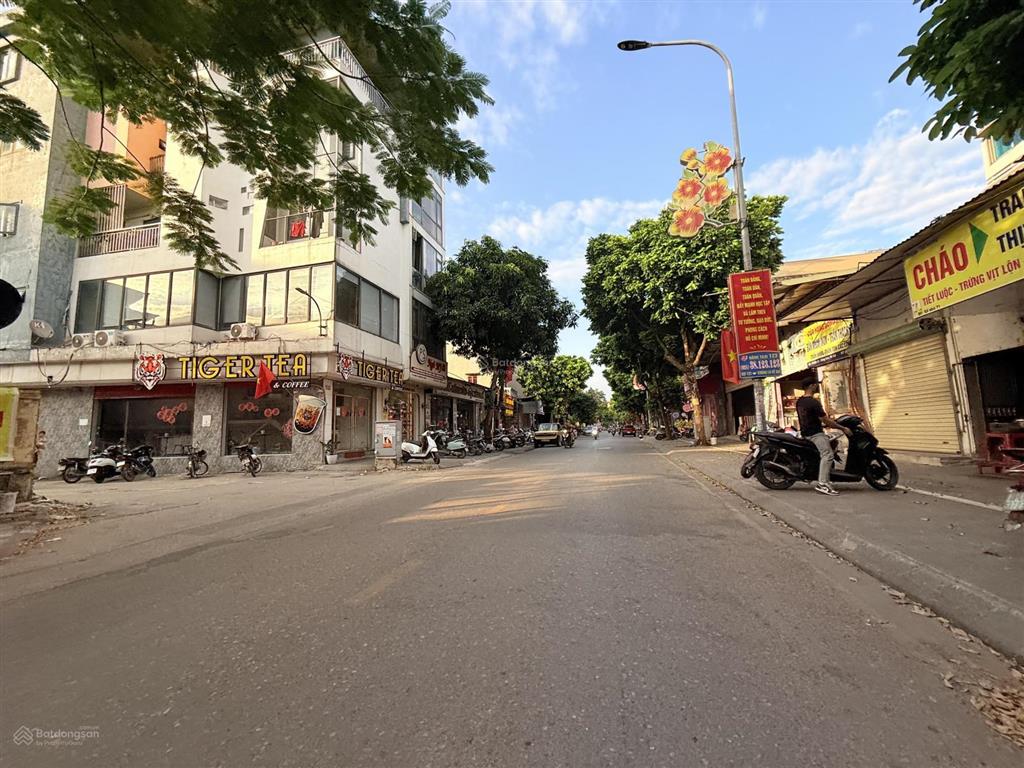 Đất rộng trung tâm đông anh tặng nhà 2 tầng giá tốt  chia 2 lô  ở sướng