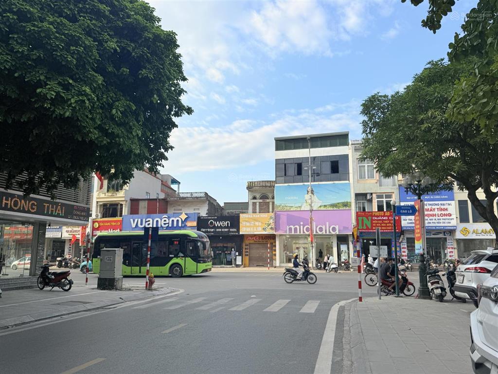 Đất rộng trung tâm đông anh tặng nhà 2 tầng giá tốt  chia 2 lô  ở sướng
