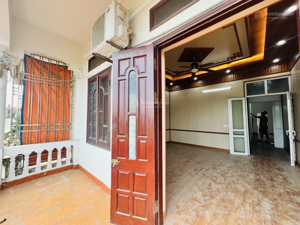 Giảm sốc  nhà đẹp lô góc 2 mặt tiền sẵn ở ngay nguyên khê / ô tô tránh