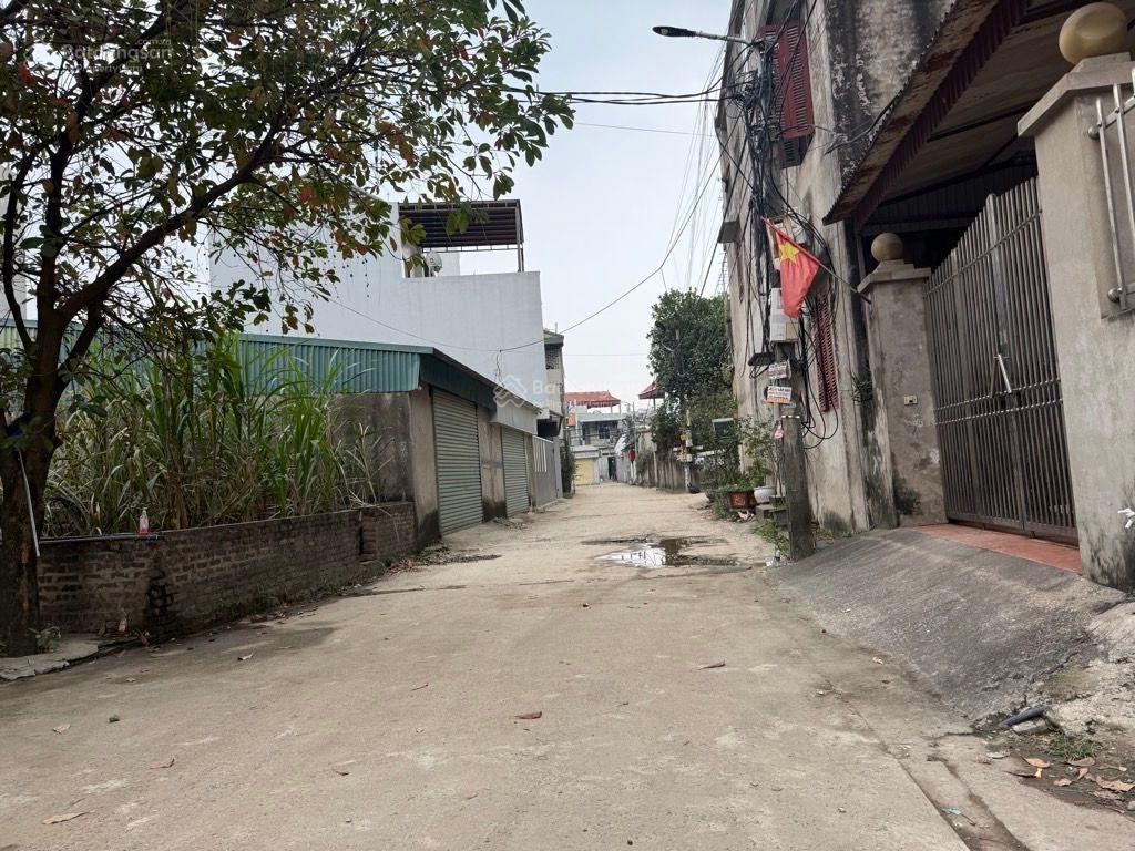 Giảm sốc  nhà đẹp lô góc 2 mặt tiền sẵn ở ngay nguyên khê / ô tô tránh