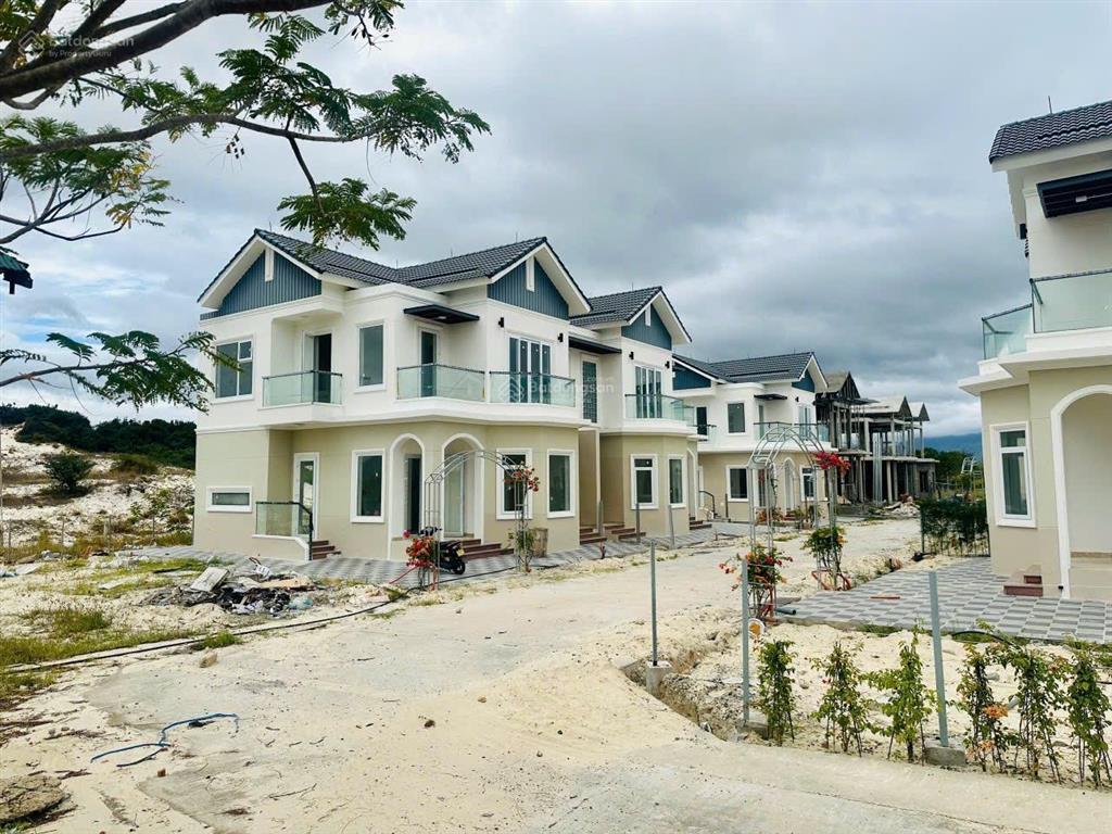 Bán căn biệt thự biển bãi dài cam ranh ,sổ đỏ lâu dài ,hoàn thiện mặt ngoài ,giá chỉ hơn 6 tỷ .