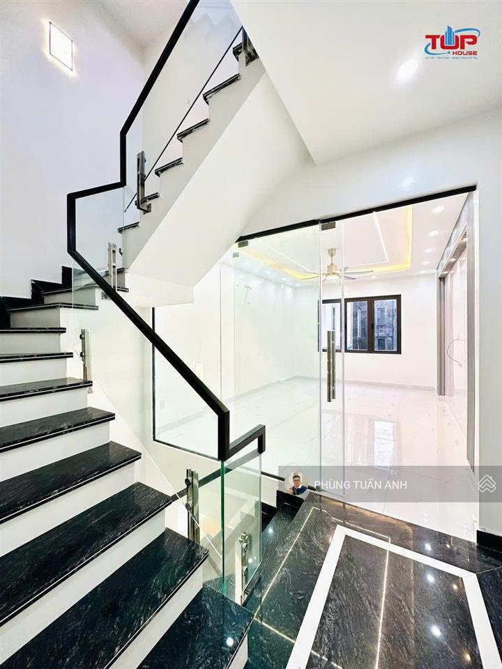 Nhà đẹp lô góc xây mới 43m2 x 4 tầng, 2 mặt thoáng, gần mặt đường đà nẵng cống hộp cầu hoàng gia