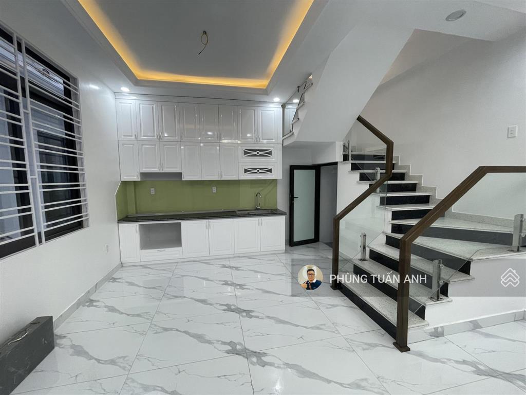 Nhà đẹp lô góc xây mới 43m2 x 4 tầng, 2 mặt thoáng, gần mặt đường đà nẵng cống hộp cầu hoàng gia