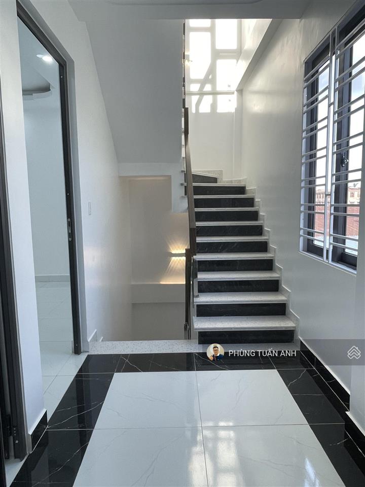 Nhà đẹp lô góc xây mới 43m2 x 4 tầng, 2 mặt thoáng, gần mặt đường đà nẵng cống hộp cầu hoàng gia