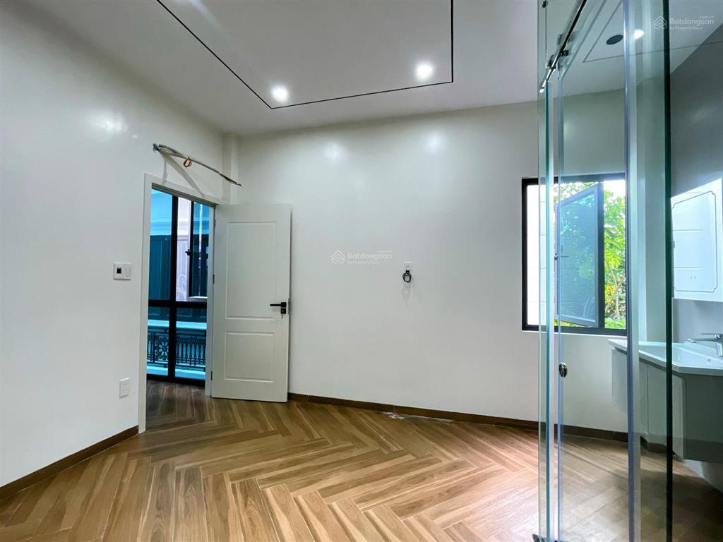 Bán nhà phố hồ sen, gần aeonmall, độc lập, có sân cổng riêng, thiết kế sang trọng, giá 6.5 tỷ