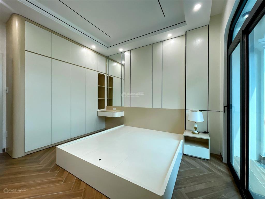 Bán nhà phố hồ sen, gần aeonmall, độc lập, có sân cổng riêng, thiết kế sang trọng, giá 6.5 tỷ