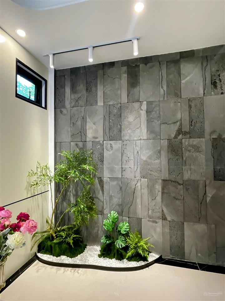 Bán nhà phố hồ sen, gần aeonmall, độc lập, có sân cổng riêng, thiết kế sang trọng, giá 6.5 tỷ