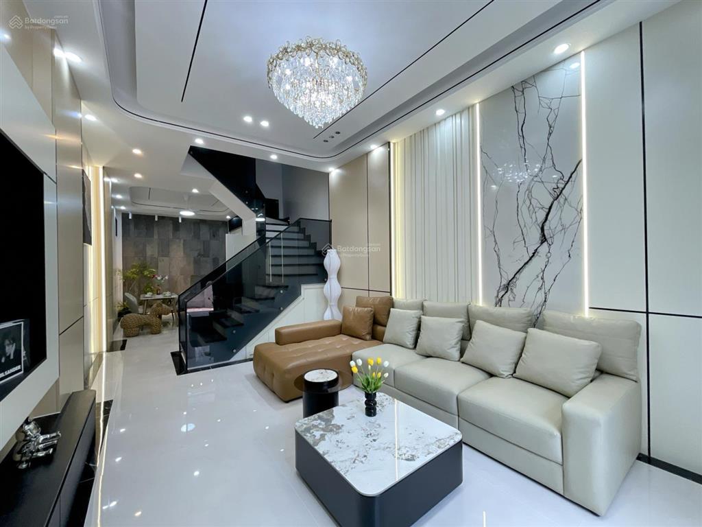 Bán nhà phố hồ sen, gần aeonmall, độc lập, có sân cổng riêng, thiết kế sang trọng, giá 6.5 tỷ