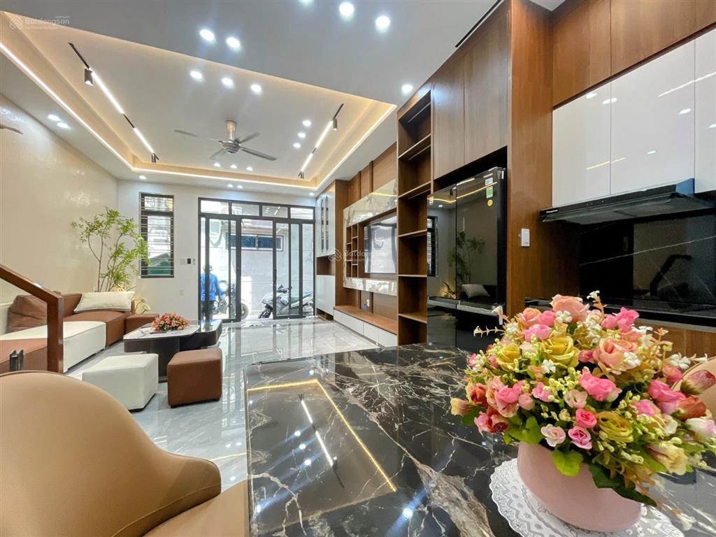 Bán nhà xây mới độc lập phố hồ sen, chợ hàng, thoáng trước sau, ngõ đẹp, 48m², giá 5.2 tỷ