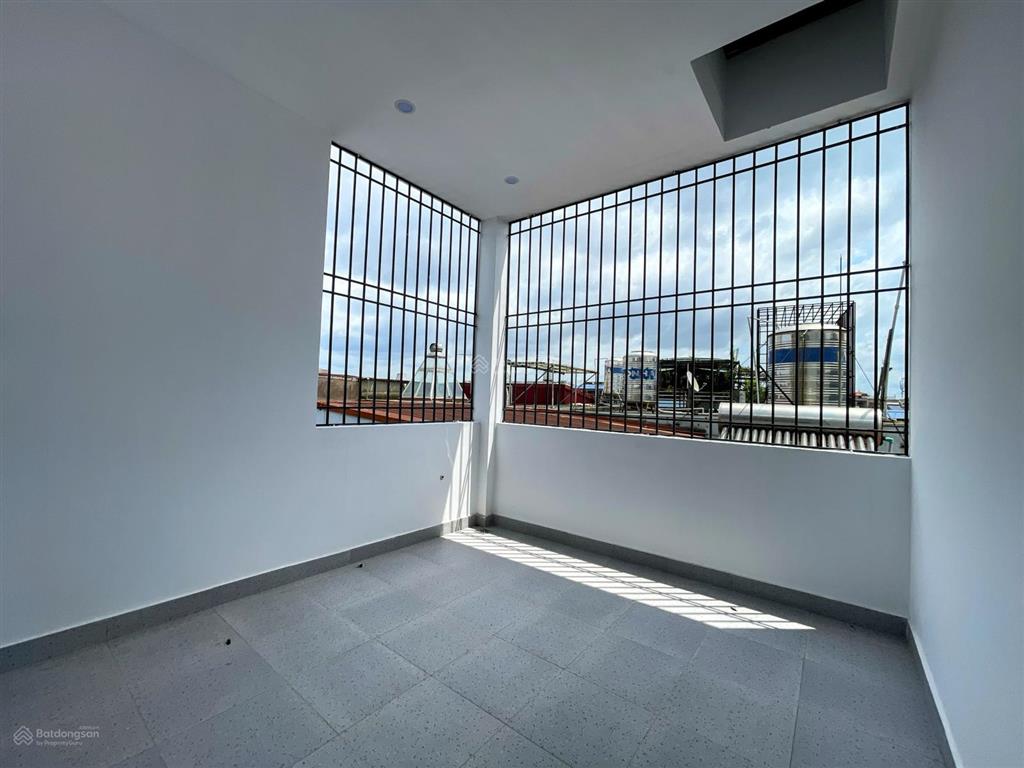 Bán nhà xây mới độc lập phố hồ sen, chợ hàng, thoáng trước sau, ngõ đẹp, 48m², giá 5.2 tỷ