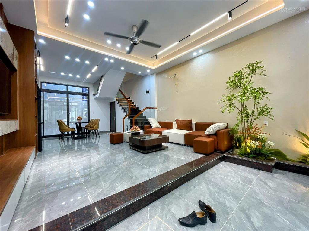 Bán nhà xây mới độc lập phố hồ sen, chợ hàng, thoáng trước sau, ngõ đẹp, 48m², giá 5.2 tỷ