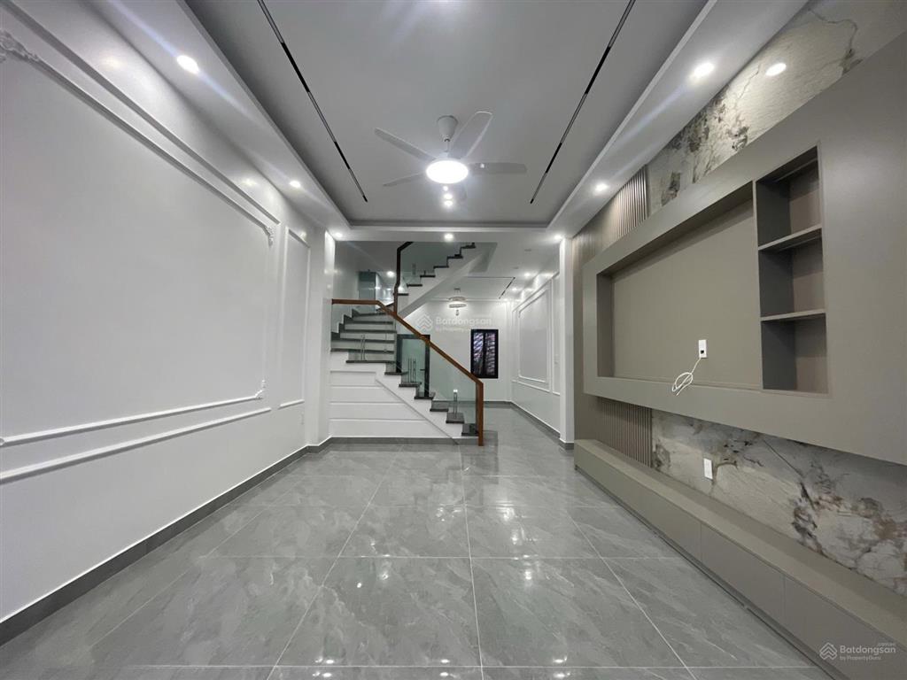 Bán nhà 3 tầng phố hồ sen, xây mới sân cổng riêng hp, hiếm trong phân khúc, dt 55m², chỉ 4.1 tỷ