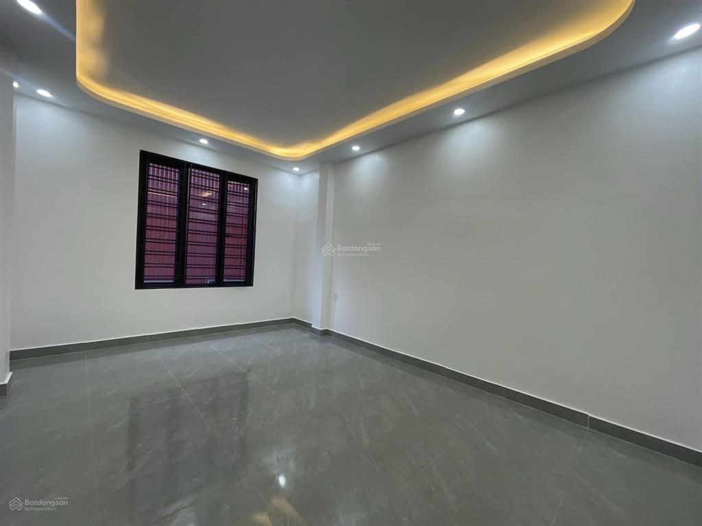 Bán nhà 3 tầng phố hồ sen, xây mới sân cổng riêng hp, hiếm trong phân khúc, dt 55m², chỉ 4.1 tỷ