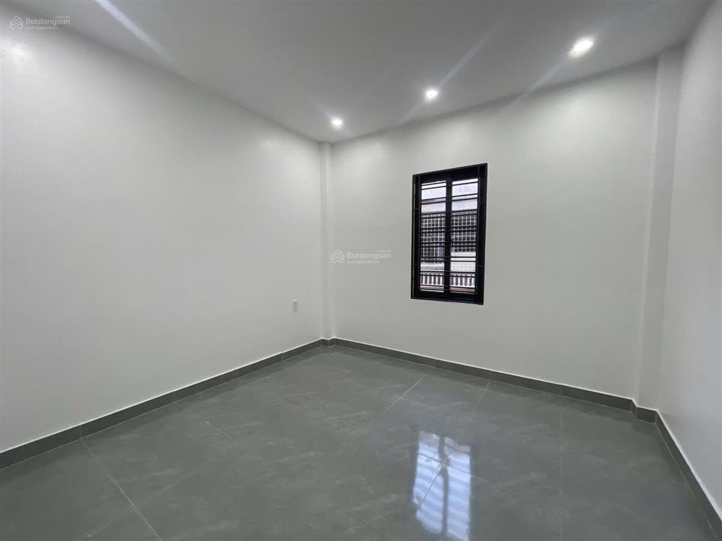 Bán nhà 3 tầng phố hồ sen, xây mới sân cổng riêng hp, hiếm trong phân khúc, dt 55m², chỉ 4.1 tỷ