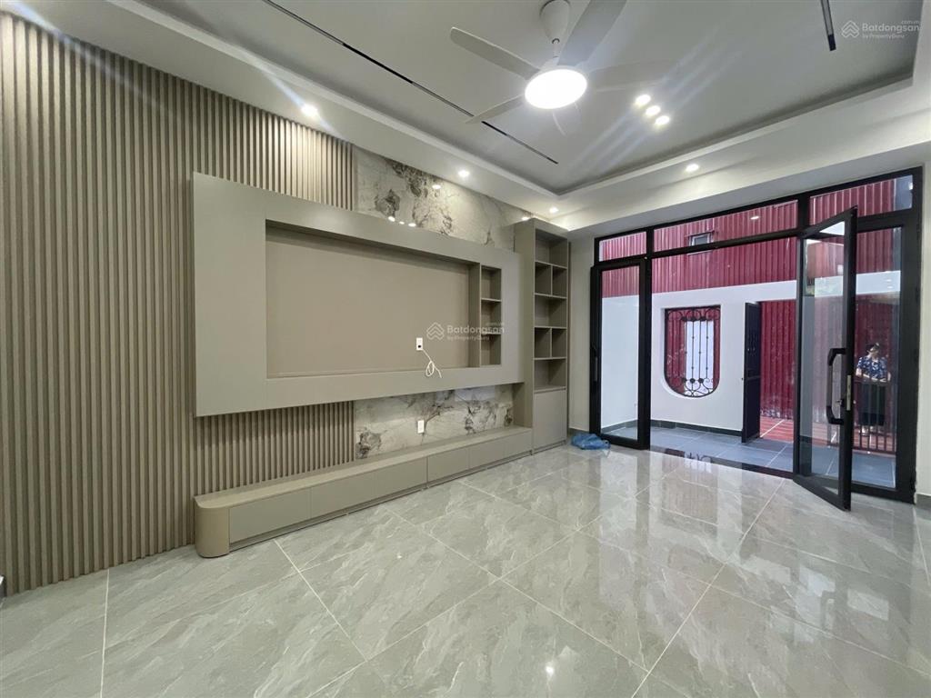 Bán nhà 3 tầng phố hồ sen, xây mới sân cổng riêng hp, hiếm trong phân khúc, dt 55m², chỉ 4.1 tỷ