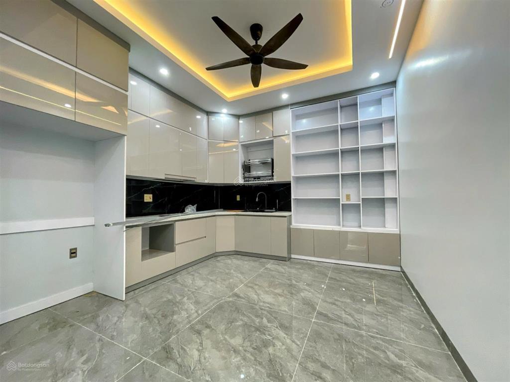 Bán nhà mới xây chợ hàng, hồ sen, hp  thang máy, ô tô đỗ cửa  ngõ trước nhà 5m  giá 6.15 tỷ