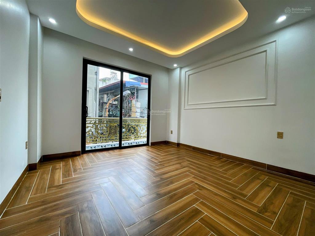 Bán nhà mới xây chợ hàng, hồ sen, hp  thang máy, ô tô đỗ cửa  ngõ trước nhà 5m  giá 6.15 tỷ