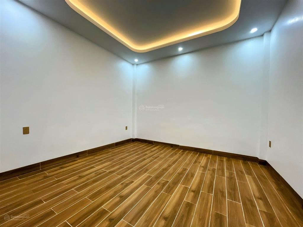 Bán nhà mới xây chợ hàng, hồ sen, hp  thang máy, ô tô đỗ cửa  ngõ trước nhà 5m  giá 6.15 tỷ