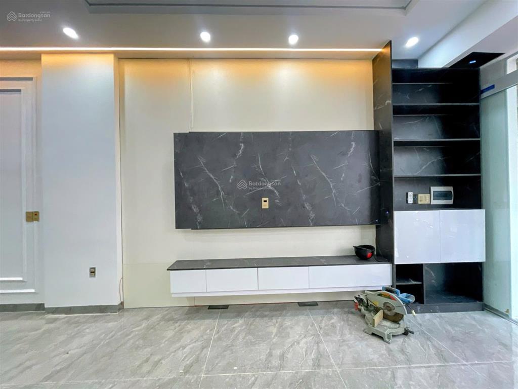Bán nhà mới xây chợ hàng, hồ sen, hp  thang máy, ô tô đỗ cửa  ngõ trước nhà 5m  giá 6.15 tỷ