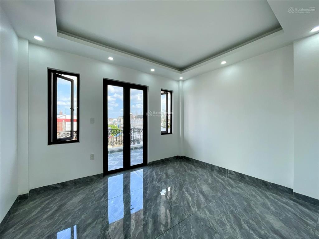 Bán nhà phố hồ sen, oto đỗ cửa thoải mái, cách mặt đường vài bước, dt 46m², chỉ 5.85 ty