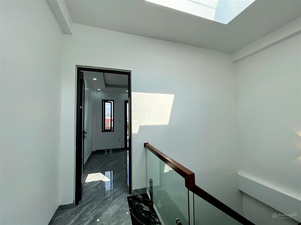 Bán nhà phố hồ sen, oto đỗ cửa thoải mái, cách mặt đường vài bước, dt 46m², chỉ 5.85 ty