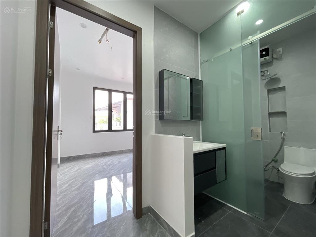 Bán nhà phố hồ sen, oto đỗ cửa thoải mái, cách mặt đường vài bước, dt 46m², chỉ 5.85 ty