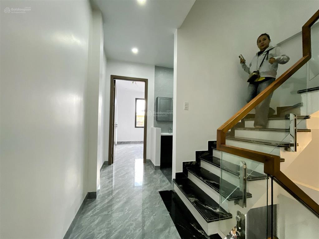Bán nhà phố hồ sen, oto đỗ cửa thoải mái, cách mặt đường vài bước, dt 46m², chỉ 5.85 ty