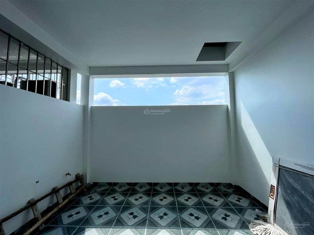 Bán nhà phố hồ sen, oto đỗ cửa thoải mái, cách mặt đường vài bước, dt 46m², chỉ 5.85 ty