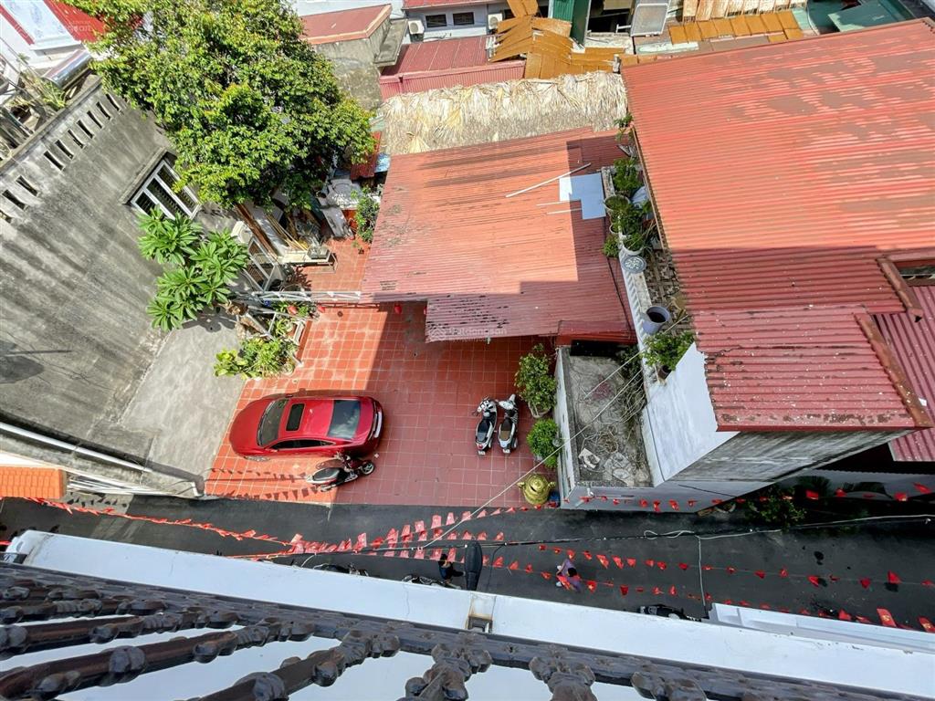 Bán nhà phố hồ sen, oto đỗ cửa thoải mái, cách mặt đường vài bước, dt 46m², chỉ 5.85 ty