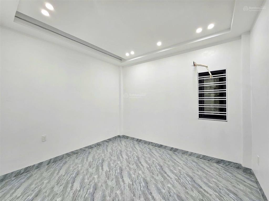 Bán nhà độc lập tại hàng kênh, sân cổng riêng xây mới tinh, dt 55m², giá 5.25 tỷ