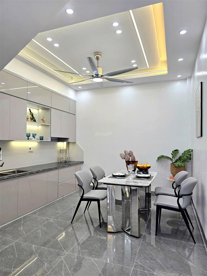 Bán nhà độc lập tại hàng kênh, sân cổng riêng xây mới tinh, dt 55m², giá 5.25 tỷ