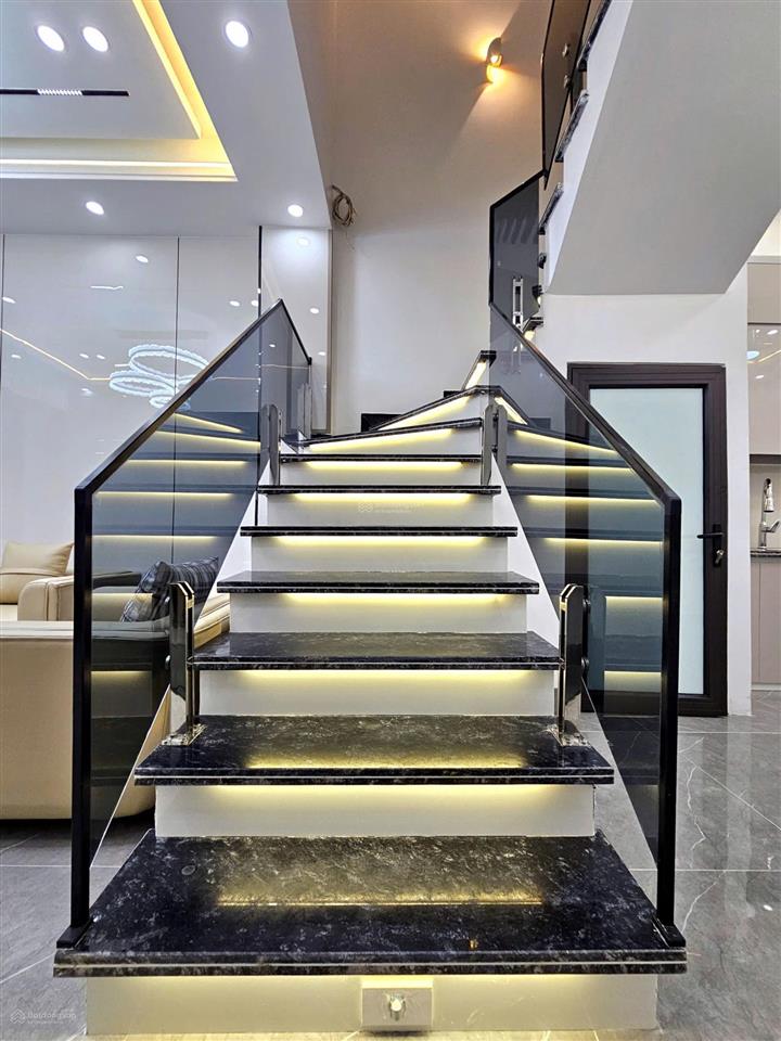 Bán nhà độc lập tại hàng kênh, sân cổng riêng xây mới tinh, dt 55m², giá 5.25 tỷ