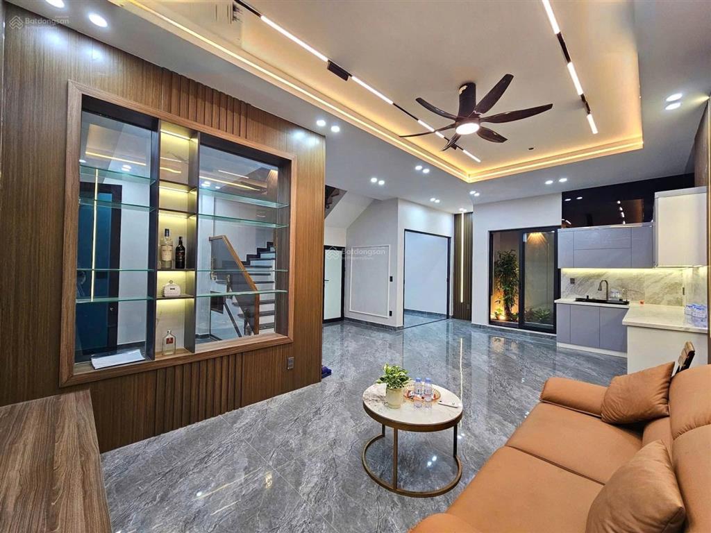 Bán nhà xây mới trung tâm hồ sen, hp  mặt tiền 7.5m gara trước mặt  68m²  giá chỉ 5.45 tỷ