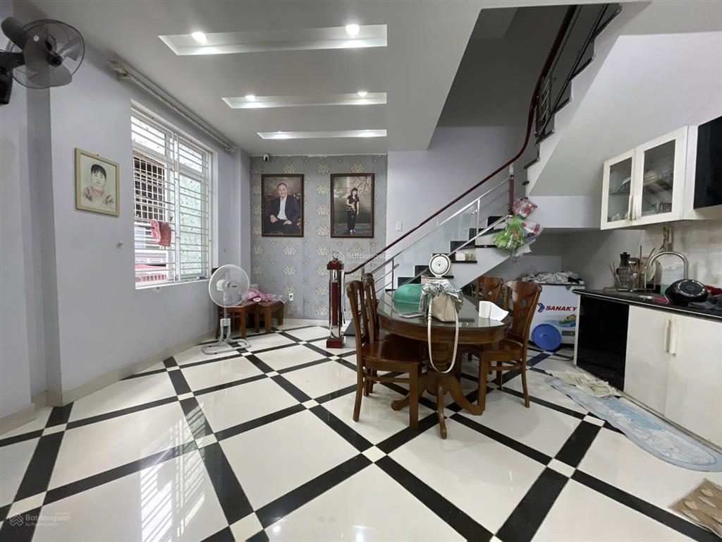 Chào bán nhà độc lập sân cổng riêng tại chợ hàng  hồ sen  diện tích bìa 63m2, chỉ hơn 3 tỷ chút