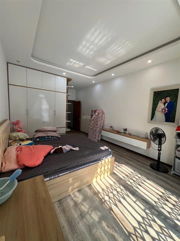 Bán nhà độc lập dân xây mặt ngõ ô tô qua lại phố lạch tray  văn cao. diện tích 93m2 giá hơn 6 tỷ