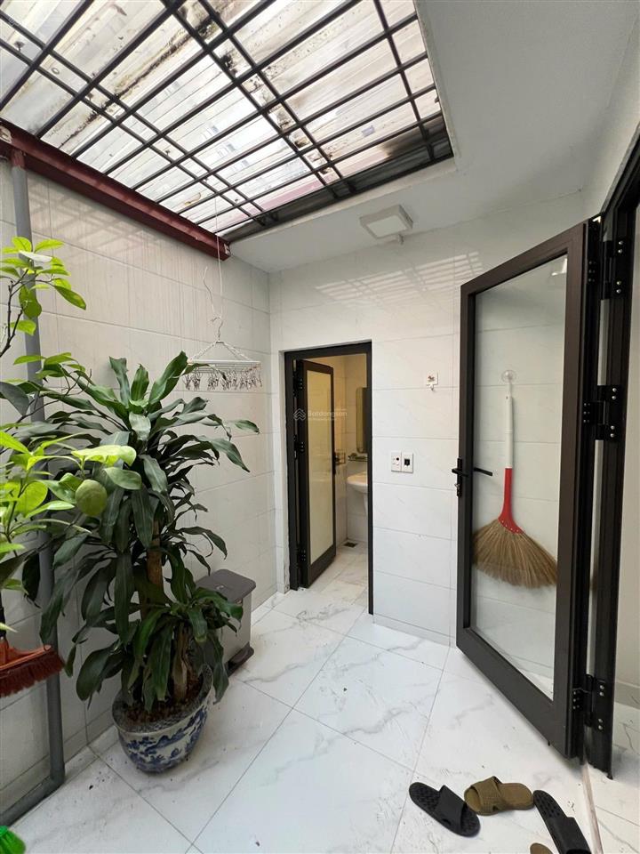 Bán nhà độc lập dân xây mặt ngõ ô tô qua lại phố lạch tray  văn cao. diện tích 93m2 giá hơn 6 tỷ