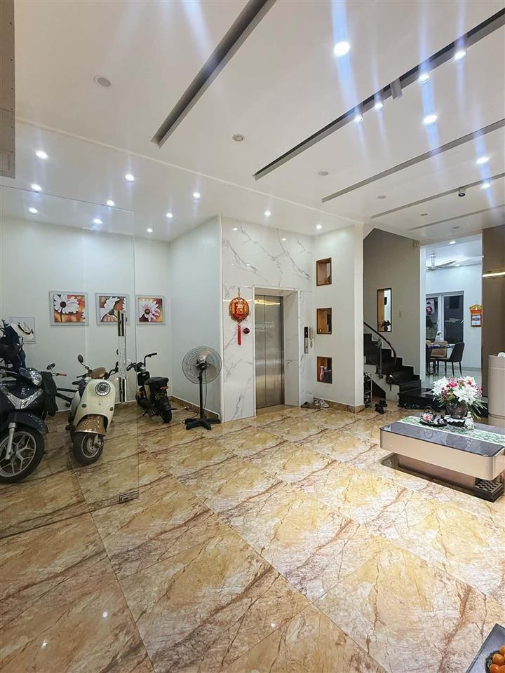 Nhà phố trung tâm 90m2 nhà dân xây thang máy phố cát cụt. ô tô đỗ ngày đêm. chỉ 11.2 tỷ
