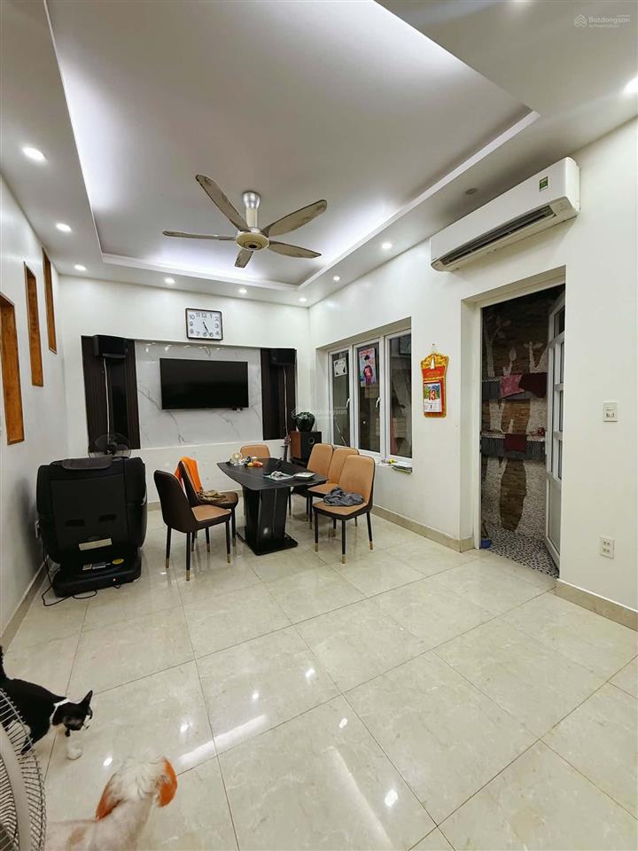 Nhà phố trung tâm 90m2 nhà dân xây thang máy phố cát cụt. ô tô đỗ ngày đêm. chỉ 11.2 tỷ