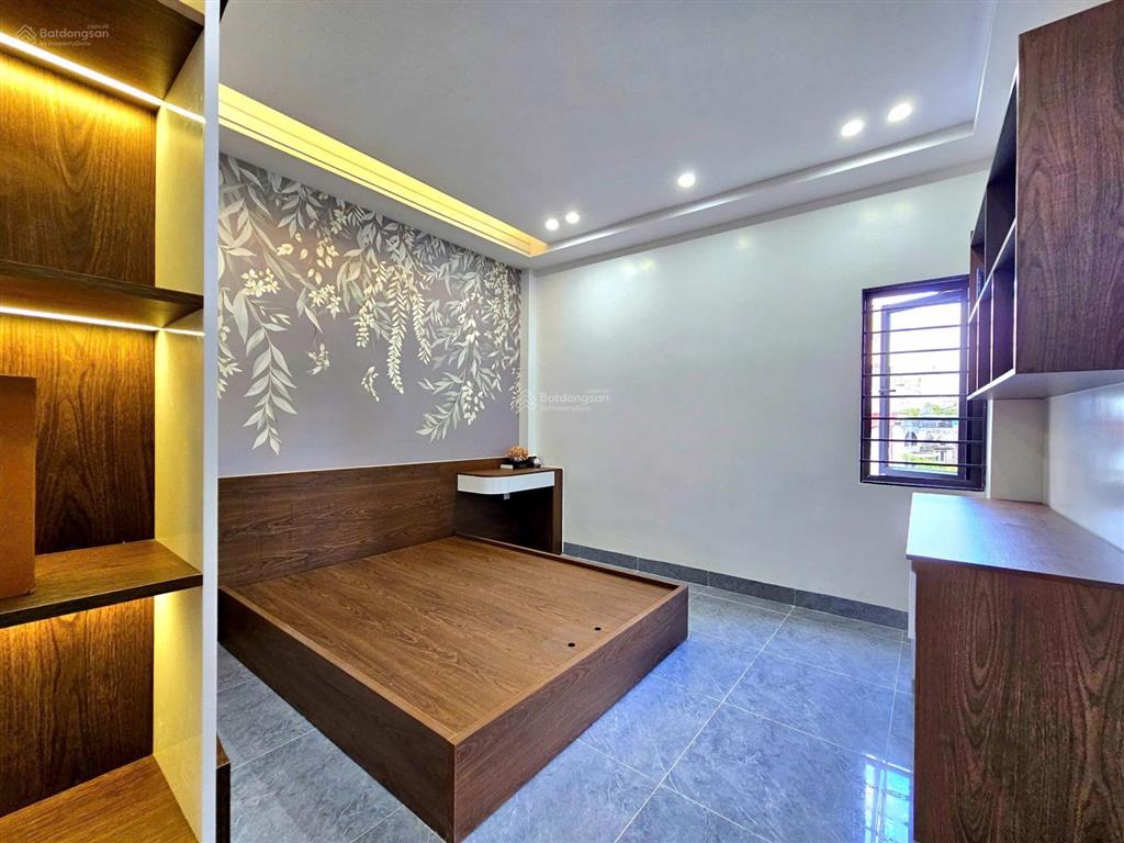 Bán căn mặt ngõ độc lập xây mới tại chợ hàng. vị trí siêu đẹp, sân cổng độc lập. 70m2 giá hơn 5 tỷ