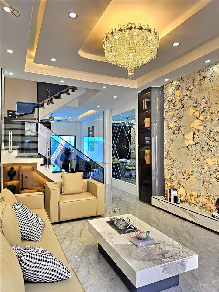 Bán căn mặt ngõ độc lập xây mới tại chợ hàng. vị trí siêu đẹp, sân cổng độc lập. 70m2 giá hơn 5 tỷ