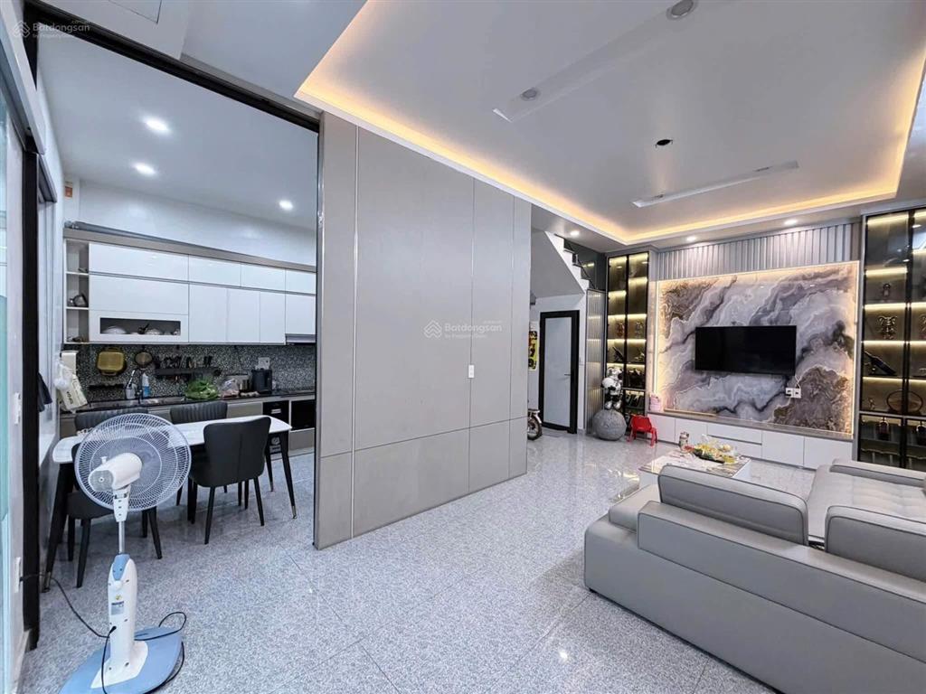 Bán nhà tại khu quán nam, hải phòng  mặt tiền rộng hơn 7m lô góc  ngay sát aeon mall, oto đỗ