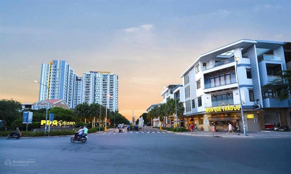 Bán nhà phố liên kế khu him lam phú đông  (5x18,5m) 1 trệt 2 lầu  hướng tb  xem nhà 0906 388 ***