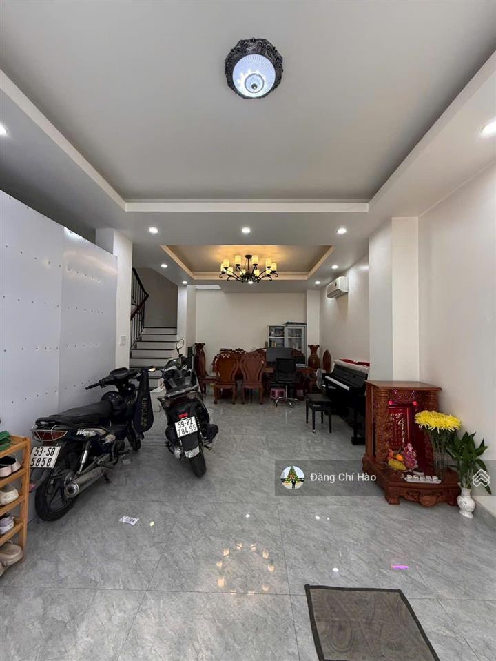 Nhà mới hẻm xe hơi 7 chỗ lạc long quân  ngang lớn 6m, 5 tầng  tặng nội thất cao cấp