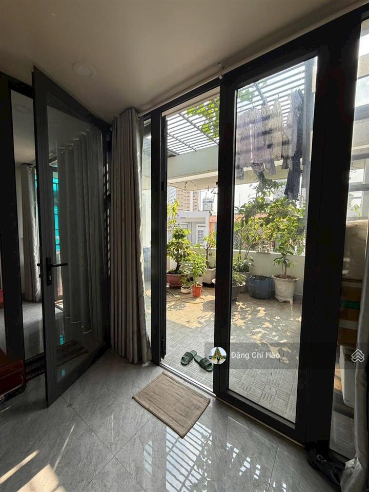 Nhà mới hẻm xe hơi 7 chỗ lạc long quân  ngang lớn 6m, 5 tầng  tặng nội thất cao cấp